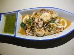 ไก่ย่างกลางบึง  ศรีนครินทร์   อาหารต้นตำรับ....อร่อยเด็ดริมน้ำ 