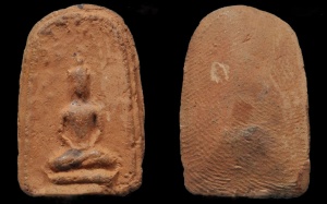  พระเนื้อดินพิมพ์ปรกโพธิ์                                               หลวงปู่บุญ  วัดกลางบางแก้ว 