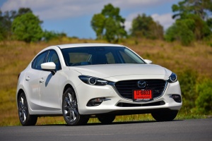 New Mazda 3 SkyActive 2017   รูปทรงเฉี่ยว..ฟิลลิ่งขับสนุกหนึบแน่น 	