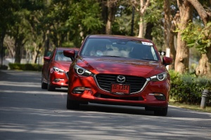 New Mazda 3 SkyActive 2017   รูปทรงเฉี่ยว..ฟิลลิ่งขับสนุกหนึบแน่น 	