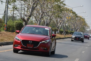 New Mazda 3 SkyActive 2017   รูปทรงเฉี่ยว..ฟิลลิ่งขับสนุกหนึบแน่น 	
