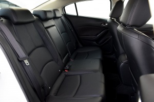 New Mazda 3 SkyActive 2017   รูปทรงเฉี่ยว..ฟิลลิ่งขับสนุกหนึบแน่น 	