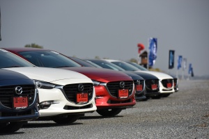 New Mazda 3 SkyActive 2017   รูปทรงเฉี่ยว..ฟิลลิ่งขับสนุกหนึบแน่น 	